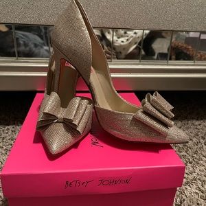 Gold Betsy Johnson 3" heels